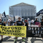 Encerramento de mais de duas dezenas de unidades da Planned Parenthood nos EUA intensifica debate sobre financiamento público