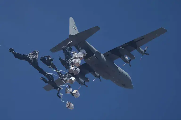 Israel realiza lançamentos aéreos de ajuda em Gaza