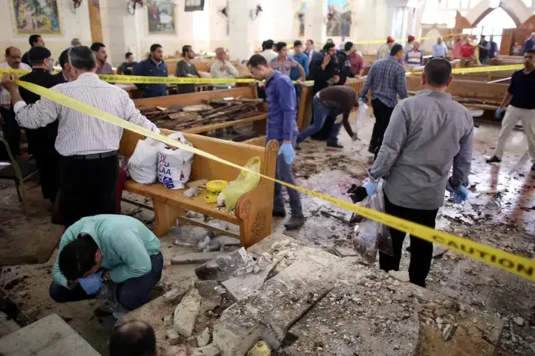 Rebeldes ligados ao Estado Islâmico atacam igreja católica