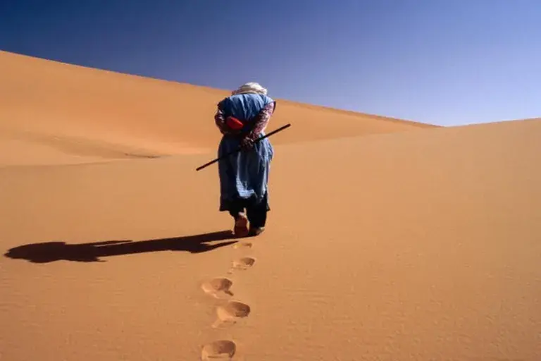 No Deserto Você Descobre Quem é Amigo, Quem é Você e Quem é Deus